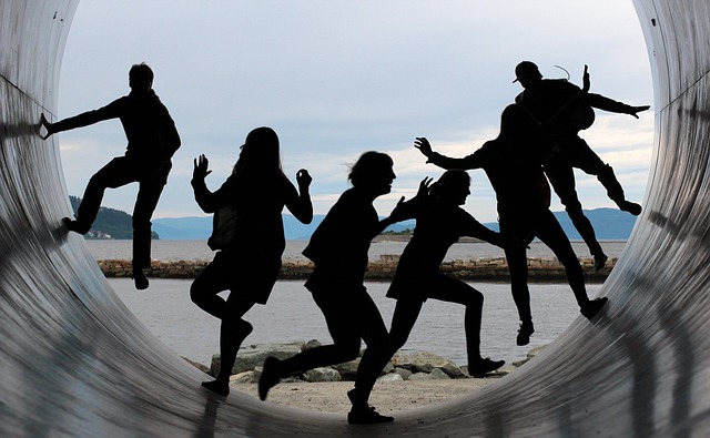friendship, fun, backlighting, together, nature, characters, people, tube, fjord, water, sky blue, outlines, the shade, running, to dance, team, community